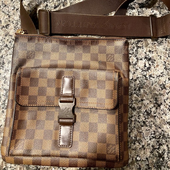 Louis Vuitton Pochette Melville